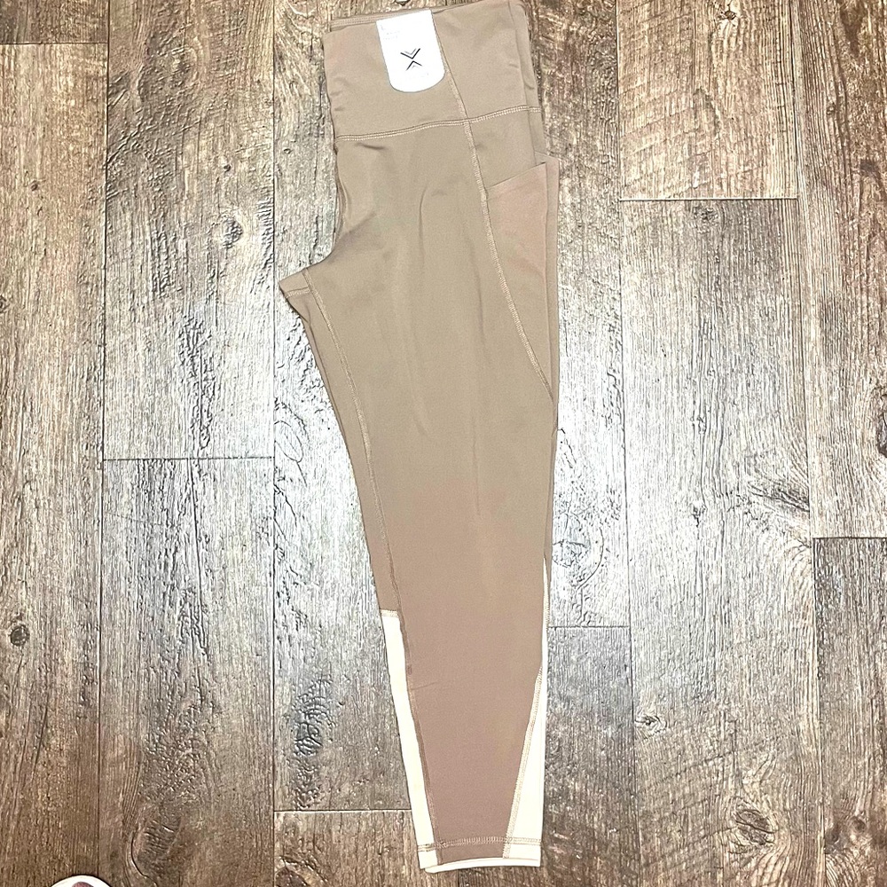 Xersion 7/8 ankle leggings -Large